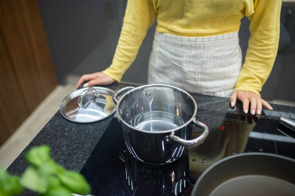 Comment reconnaître une poêle compatible avec l’induction