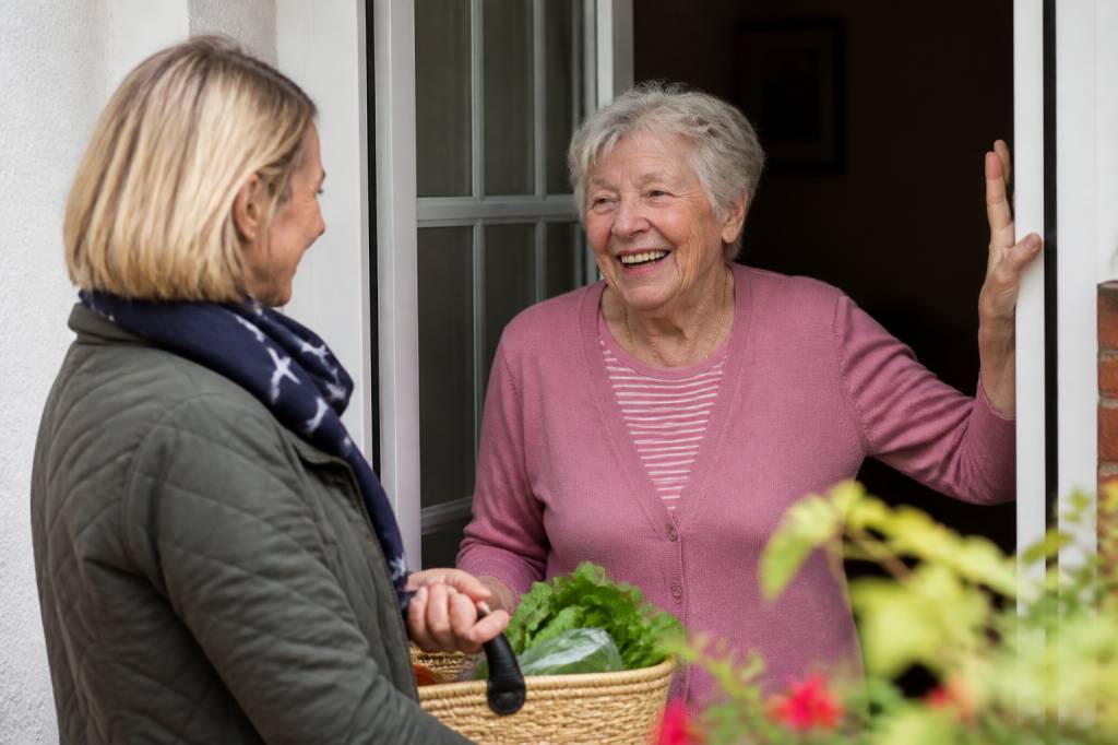 The village : le réseau solidaire qui rapproche les générations en Suisse